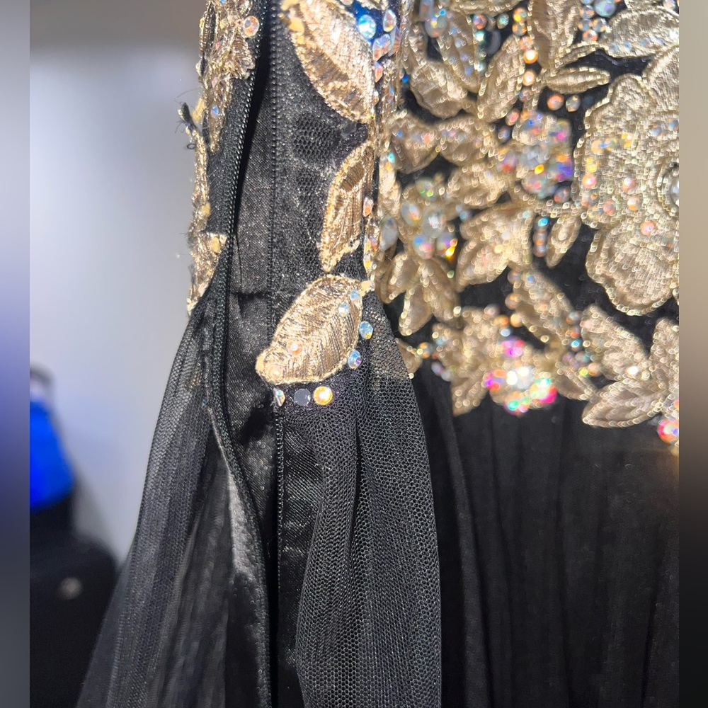 PROM DRESS - Picture 4 of 4